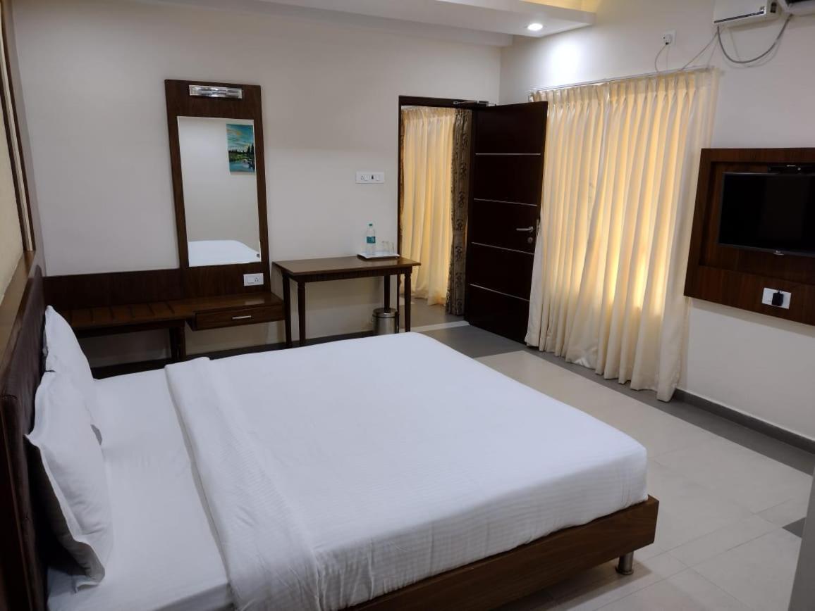 Atlanta Park Chennai Hotel Tambaram Bagian luar foto